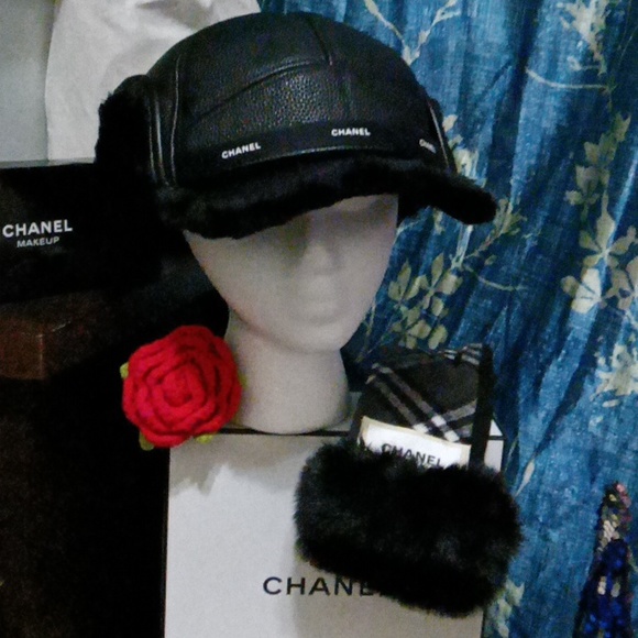 NWT trapper hat & glove set - Picture 4 of 6